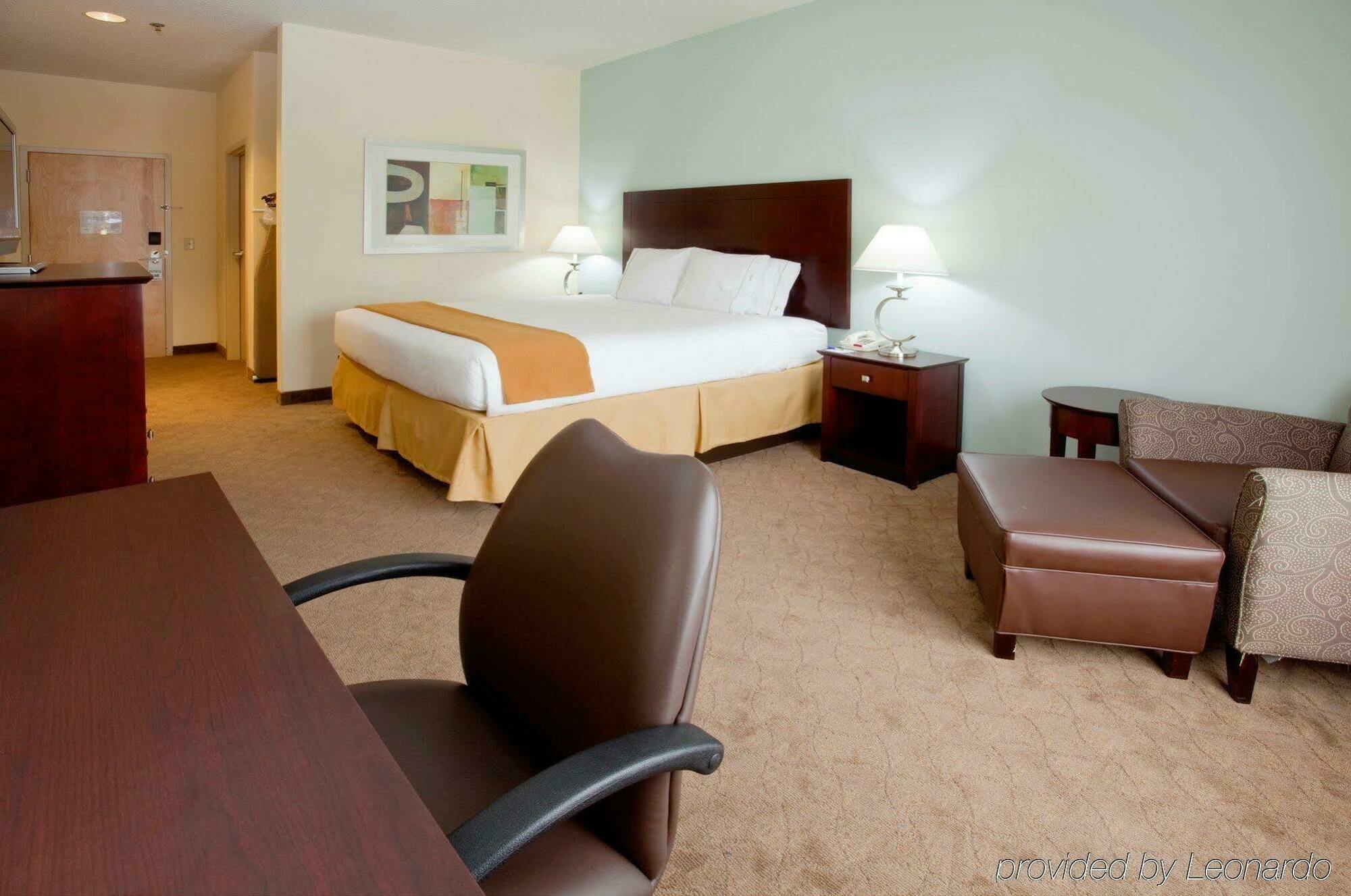 Express & Greensboro-east By Ihg Hotel 3*